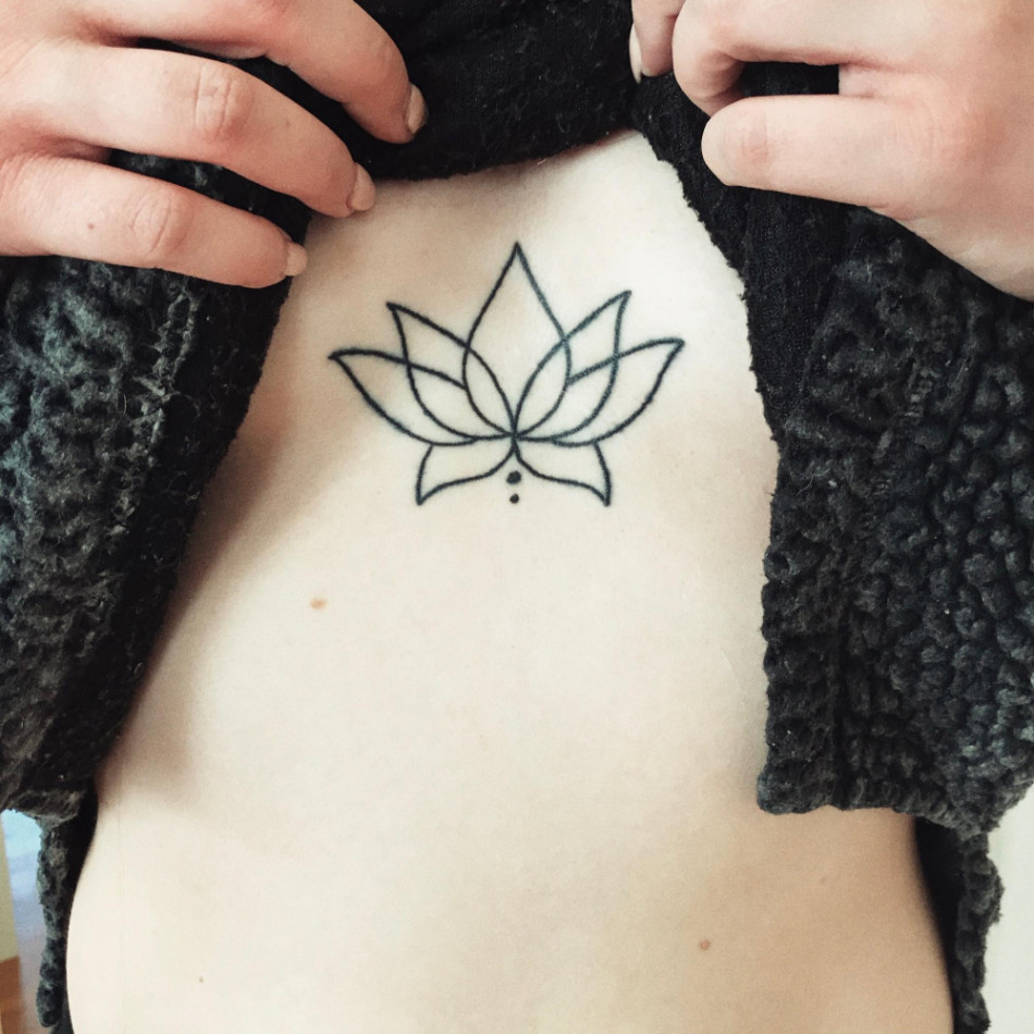 Fleur de lotus tatouage : symbolisme, significations et inspirations
